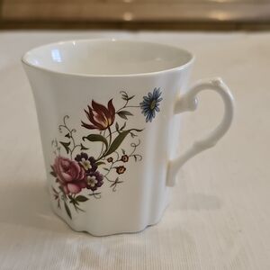 Royal Grafton Fine‎ Bone China Tea Coffee Cup Mug Floral made England